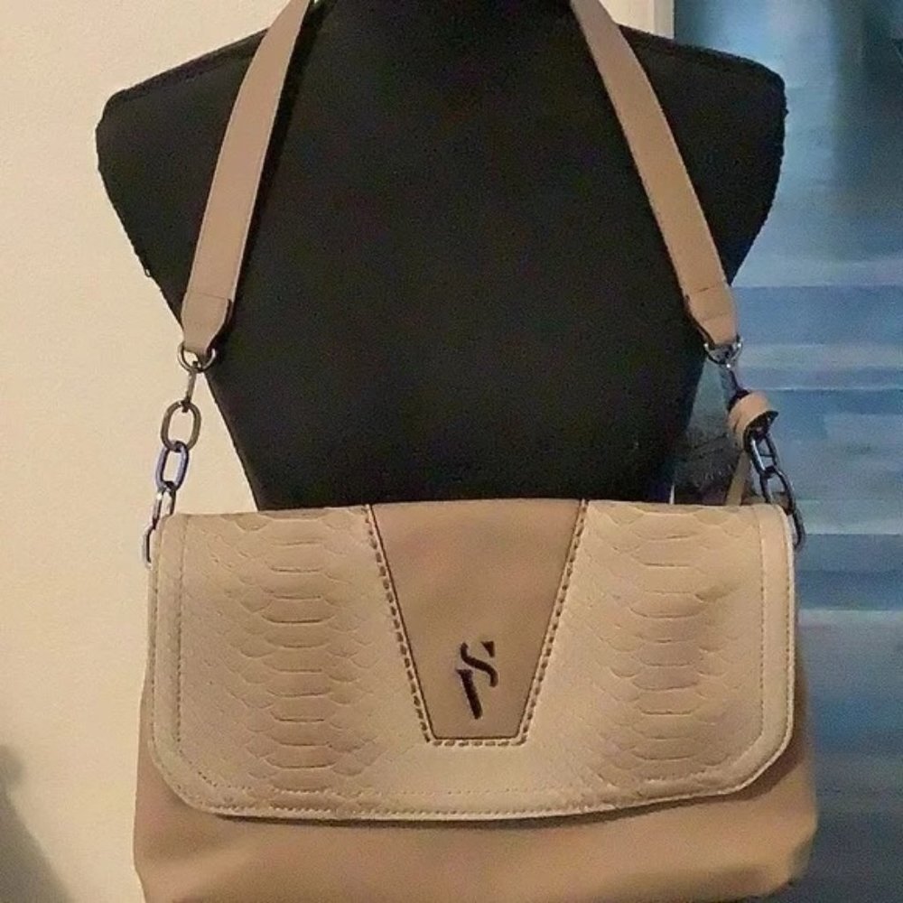 EUC Simply Vera Wang Vegan Leather Shoulder Bag